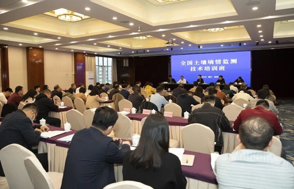 全国推动泥土墒情监测技术，玛雅吧助力绿色农业现代化发展