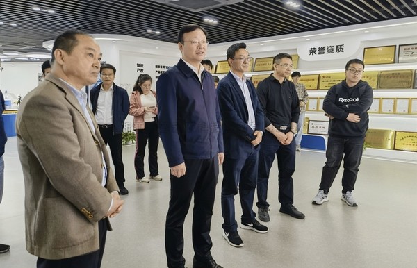 农业村落部信息中心副主任张国庆带队赴玛雅吧参观调研