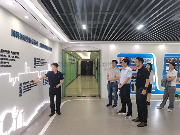 中国工程院院士、湘湖尝试室主任李培武一行光临玛雅吧参观调查