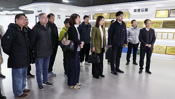 浙江省农业科学院病毒学与生物技术钻研所所长徐俊锋一行光临玛雅吧调研调查