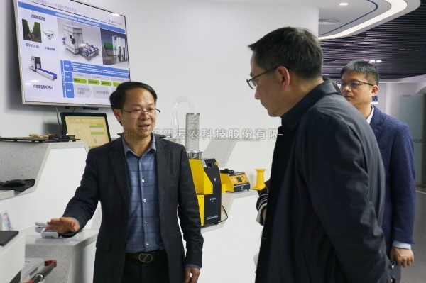 荆门市科技局党组成员、副局长楼立群一行光临玛雅吧调查调研