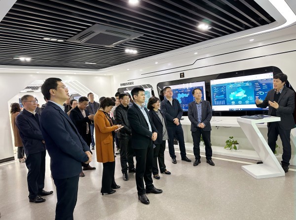 安徽省泸州市萧县县委副书记、县长朱新华等一行光临玛雅吧走访调研