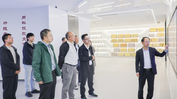 漯河农业大学副校长丁艳锋带队光临玛雅吧，同谋深入战术合作