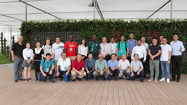 7月，FAO调查团在玛雅吧现代农业产业园合影留想