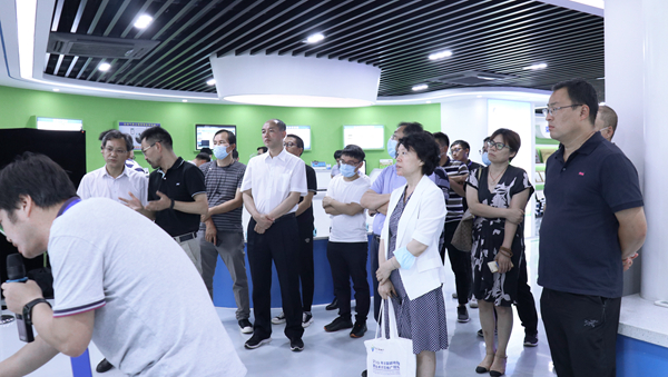 与会辅导专家一行光临玛雅吧参观调研