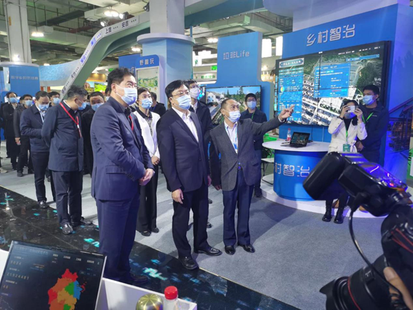 浙江省常务副省长冯飞、农业村落厅副厅长唐冬寿一行巡馆参观
