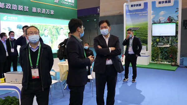 浙江省农业村落厅副厅长唐冬寿光临玛雅吧展位