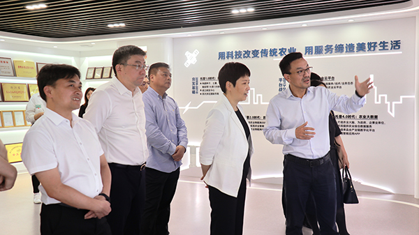 省科技厅党组书记何杏仁一行赴玛雅吧调研农业科技工作