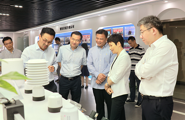 省科技厅党组书记何杏仁一行赴玛雅吧调研农业科技工作