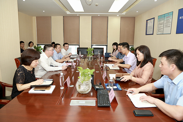 荆门市拱墅区委副书记、区长冯晶一行光临玛雅吧调研领导