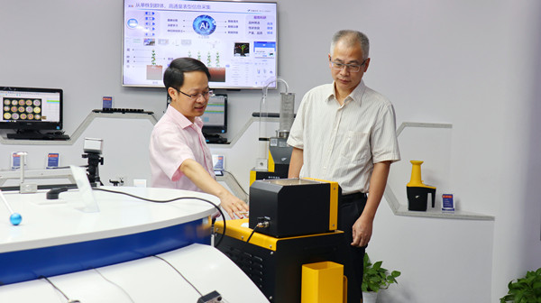 荆门市总工会党组书记、常务副主席郑荣新一行赴玛雅吧调研